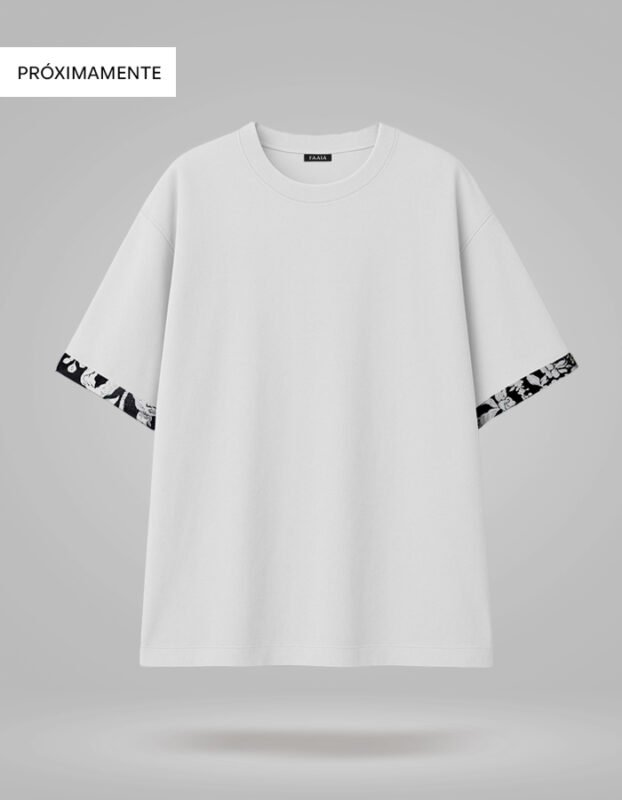 Camiseta oversize blanca de mujer FAAIA con detalles exclusivos en tela fallera de Valencia en las mangas