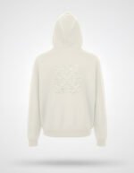 Vista trasera de la sudadera Faaia en blanco roto con bordado del icono en tono sobre tono.