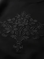 Dibujo del brocatel Santa Ana bordado en sudadera oversize negra marca Faaia.