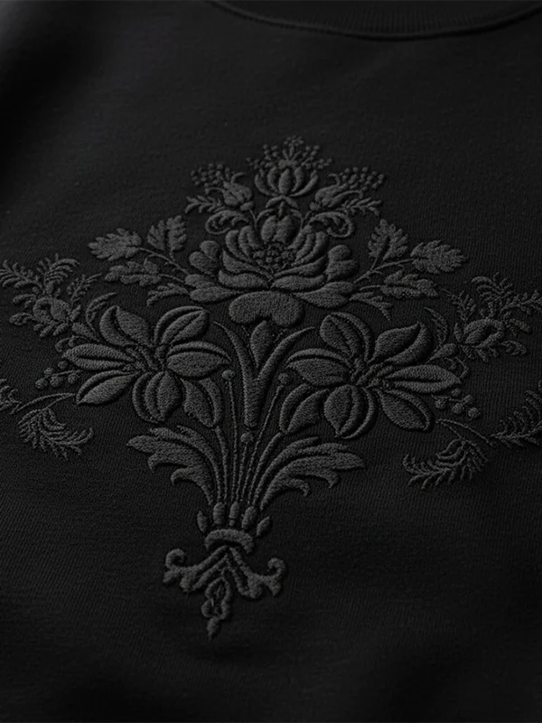 Dibujo del brocatel Santa Ana bordado en sudadera oversize negra marca Faaia.