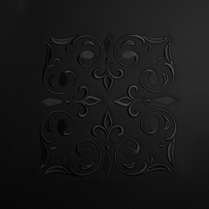 Bordado de ornamentación en color negro sobre negro para sudadera Faaia moda