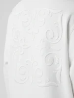 Ornamento valenciano bordado tono sobre tono en sudadera blanca Faaia.