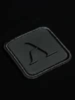 Etiqueta de micro inyección marca faaia hecha de materiales sostenibles exclusivos.