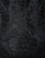 Detalle de tela damasco tejida en interior de capucha de sudadera oversize negra marca Faaia