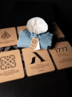 Plegador de madera de lujo de la marca Faaia para plegar la sudadera de color citadel.