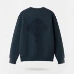 Sudadera azul marino Faaia con damasco valenciano bordado en la espalda.