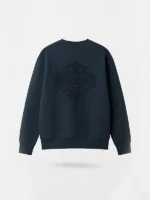 Sudadera azul marino Faaia con damasco valenciano bordado en la espalda.