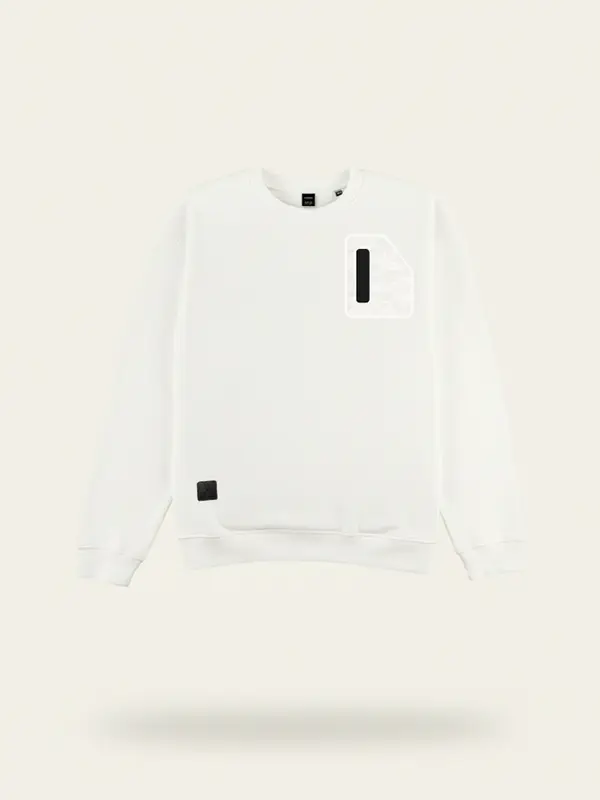 Sudadera blanca marca Faaia con tela fallera damasco en el pecho.