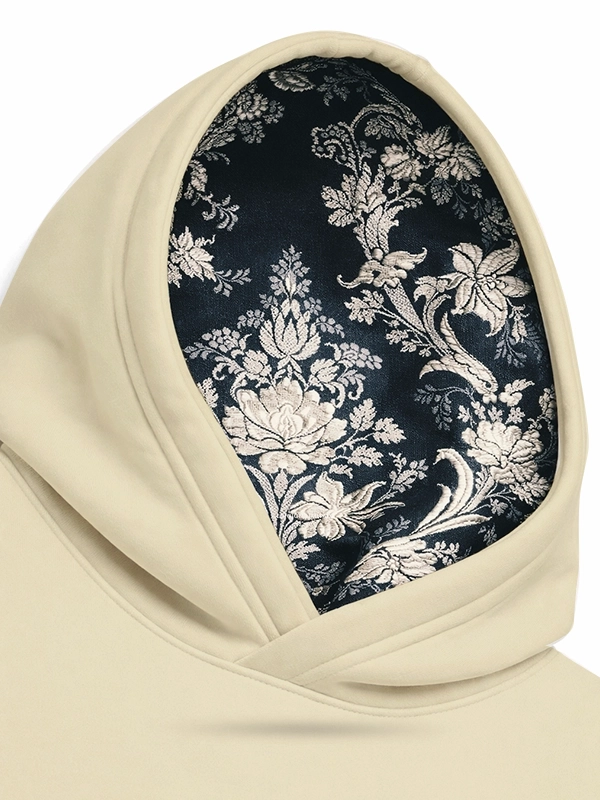 Zoom del interior de la capucha de la sudadera Santa de la marca Faaia color tierra.