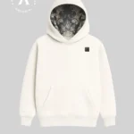 Sudadera marca Faaia blanca en vista frontal con la capucha abierta con un brocatel Santa Ana azul en el interior