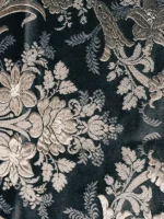 Zoom de tela brocatel Santa Ana en color azul con hilo plata.