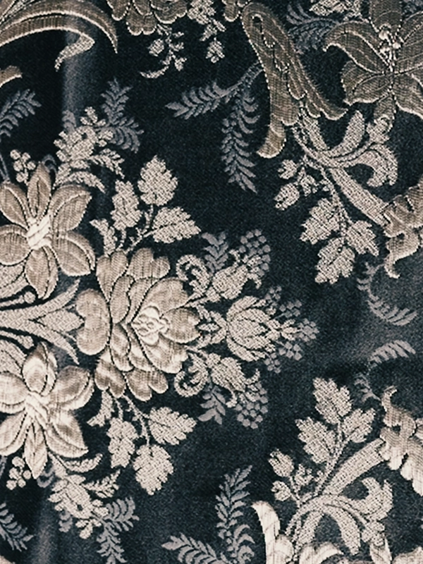 Zoom de tela brocatel Santa Ana en color azul con hilo plata.