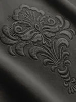 Ornamento de brocatel valenciano bordado en gris al tono sobre sudadera de la marca Faaia.