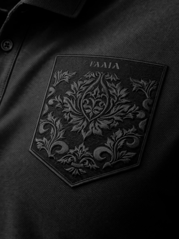 Primer plano bordado ornamental negro al tono marca faaia