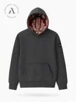 Frontal de la sudadera gris ebony de la marca Faaia con un brocatel en el interior de la capucha de la sudadera.