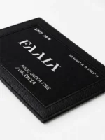 Zoom detallado de parche textil de la marca Faaia.