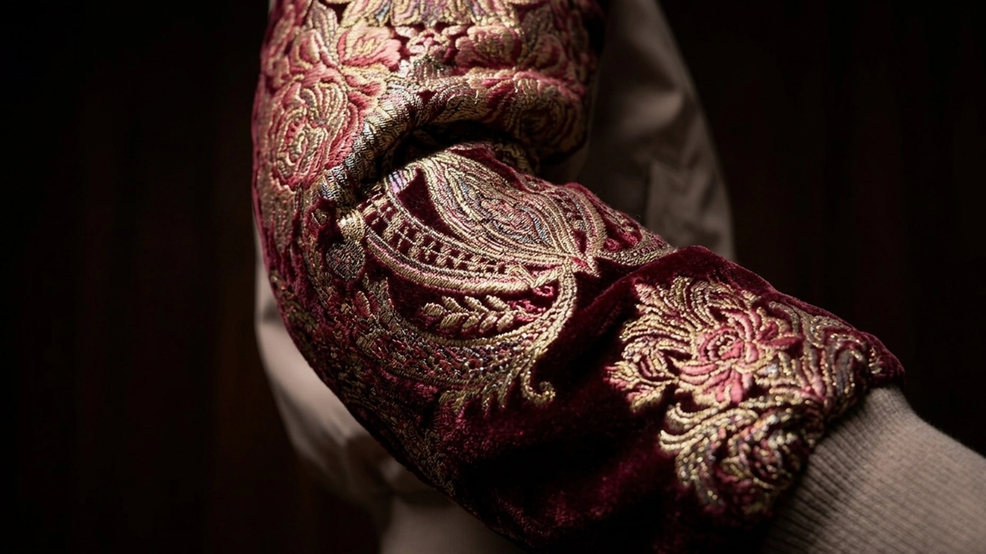 Chaqueta con manga de brocatel valenciano Faaia