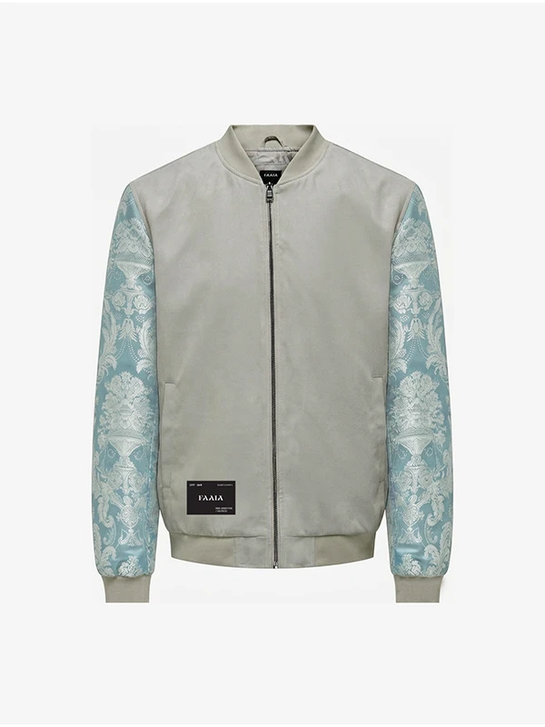 Chaqueta bomber color gris claro con las mangas en damasco azul celeste y blanco marca Faaia.