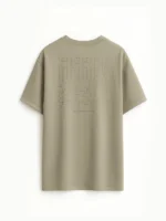 Imagen trasera de camiseta oversize de color tierra con bordado sofisticado del sistema jacquard.