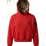 Sudadera color rojo con la capucha forrada de brocatel negro con hilo dorado de la marca Faaia moda Valencia.