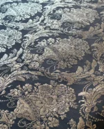Tela damasco negro con ornamentación con hilo dorado Faaia Moda.