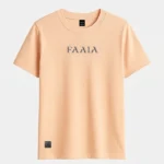 Camiseta manga corta color melocotón con el logo de Faaia bordado en el pecho.