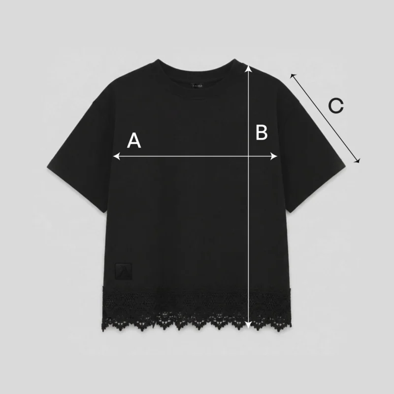 Guía de tallas para la camiseta negra con corte crop y con puntilla de la marca Faaia moda