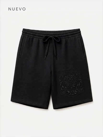 Pantalón corto negro para hombre con bordado en pernera izquierda marca Faaia.
