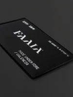 Parche textil con el logo de Faaia moda.