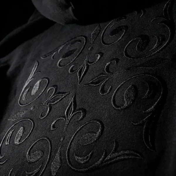 bordado-hilo-negro-al-tono-ornamento-valenciano-faaia-moda