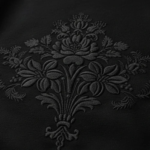 Dibujo del brocatel Santa Ana bordado en sudadera oversize negra marca Faaia.